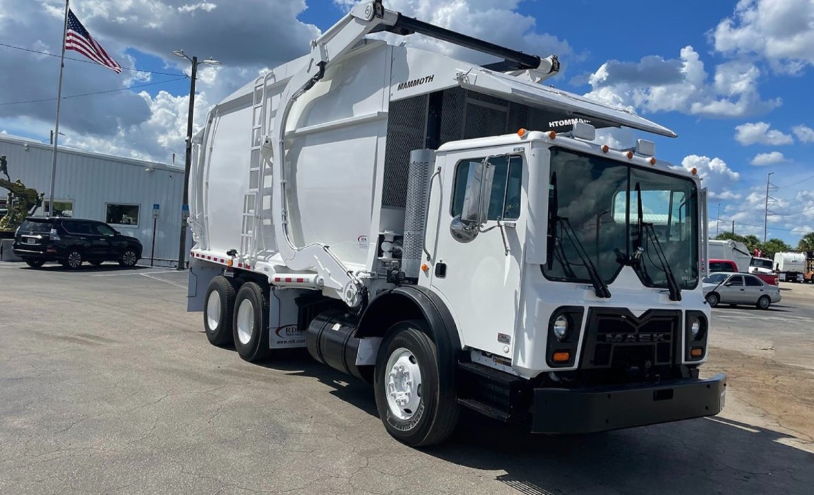 2009 Mack MRU613 - 34 yd New Way Mammoth Front Loader Garbage Truck