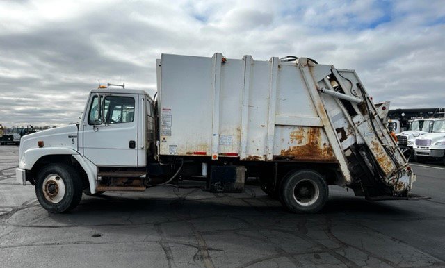 ID: K40404 I 2002 PAK-MOR 20 YD ON 2003 FREIGHTLINER FL70