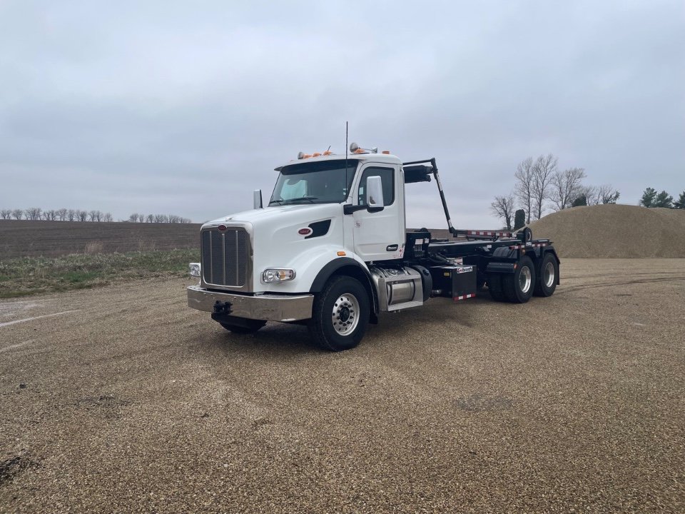 2024 PETERBILT 567 GALBREATH U5-OR-174 ROLLOFF $240,000.00