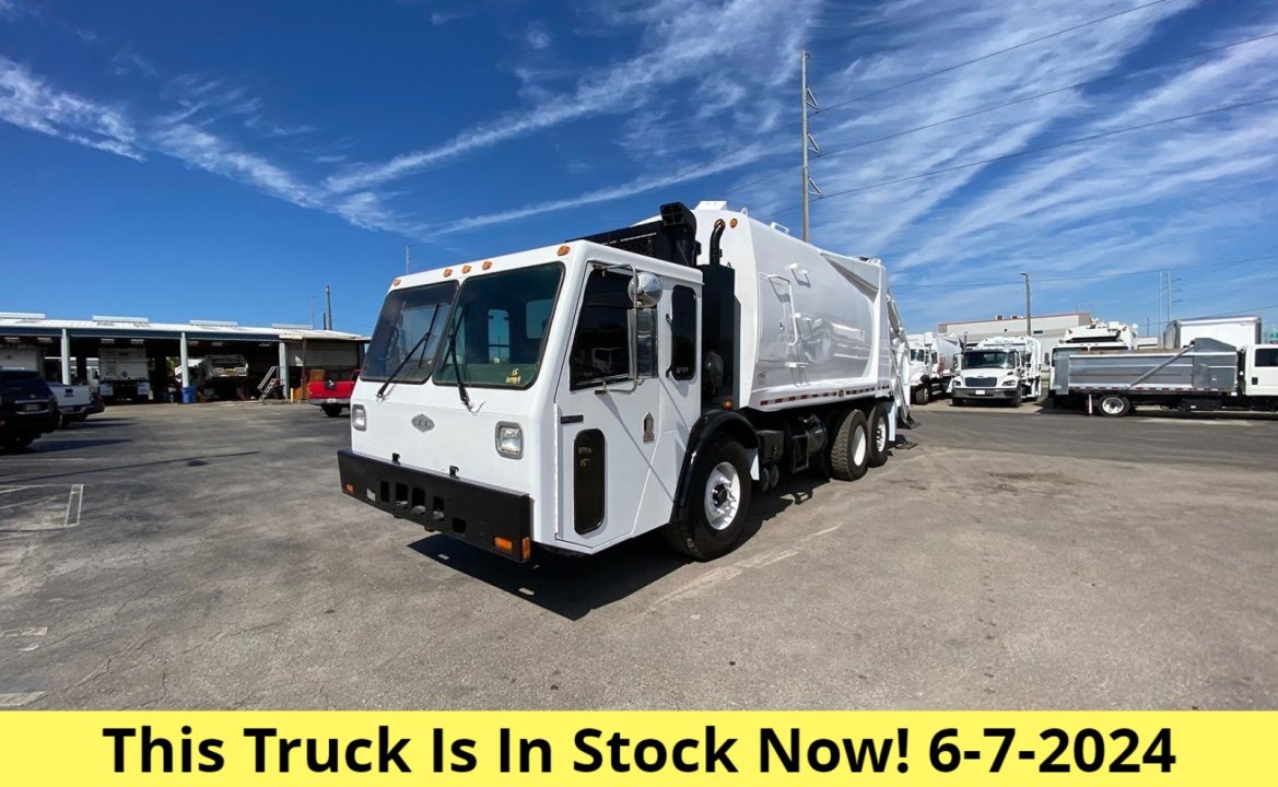 2011 CCC LET2 - 25 yard Loadmaster Rear Loader Garbage Truck