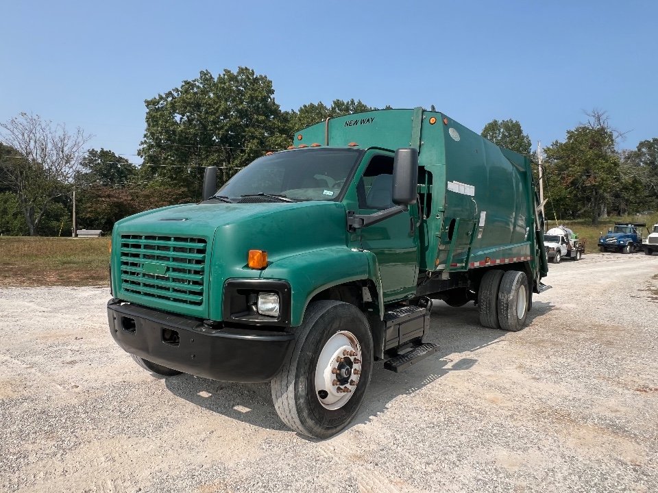 2008 GMC C7500 with 20 Yard Rear Load Packer New Way Viper Body - $24,900