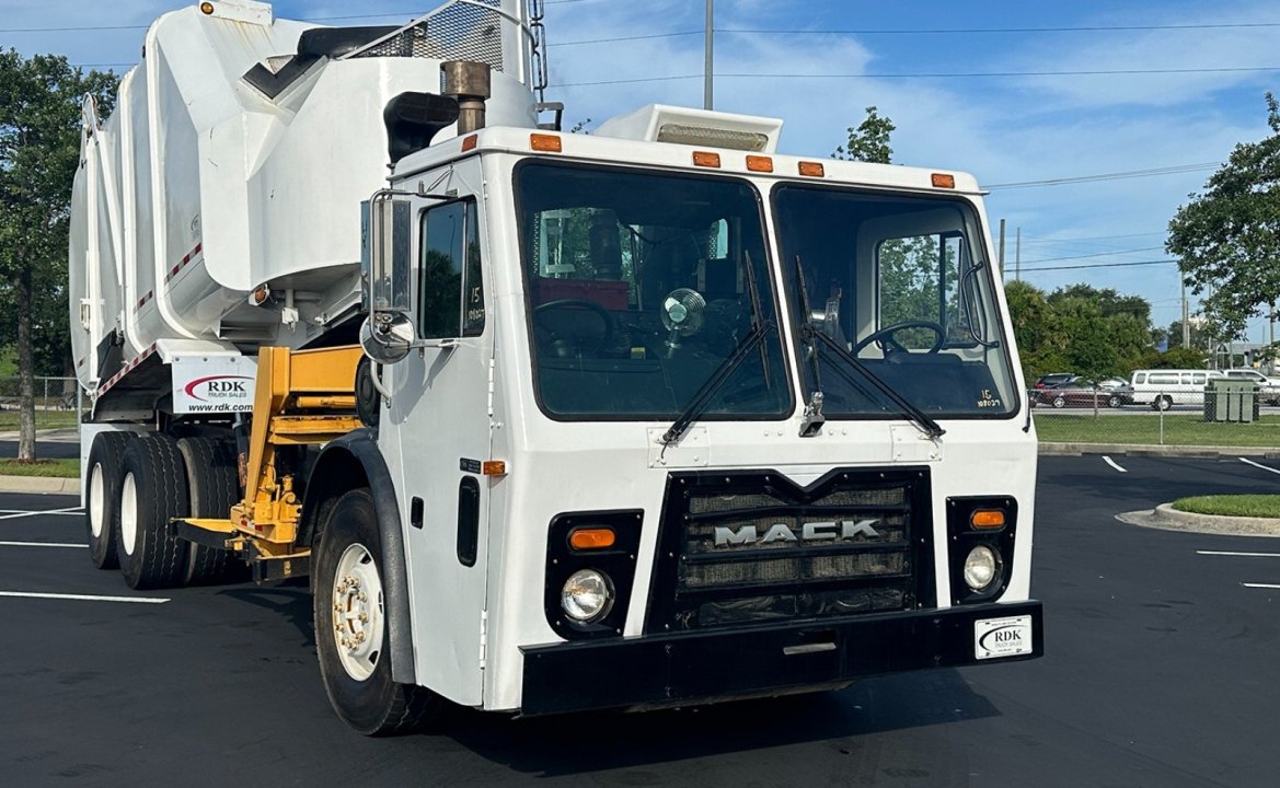 2012 Mack LEU613 - 30 yd. Heil Side Loader Garbage Truck