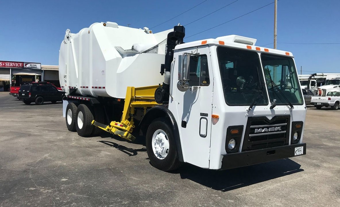 2013 Mack LEU613 - 30 yd Heil Side Loader Garbage Truck