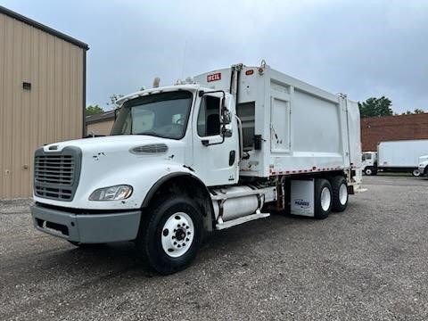 2010 Freightliner Heil 25 Yd Rear Loader