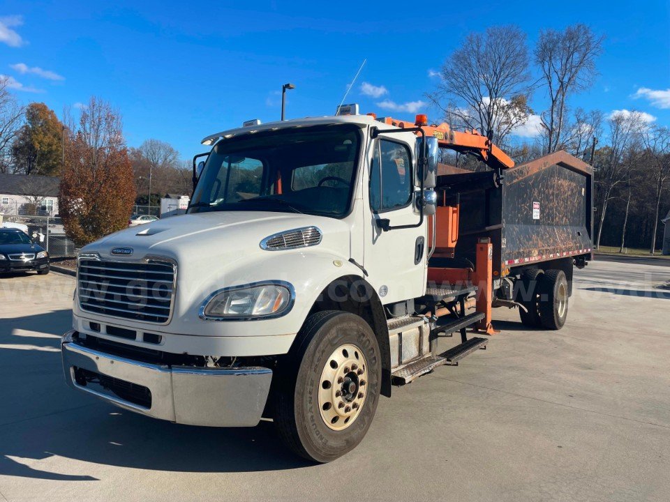 2017 Freightliner M2 106 Grapple / Limb Truck