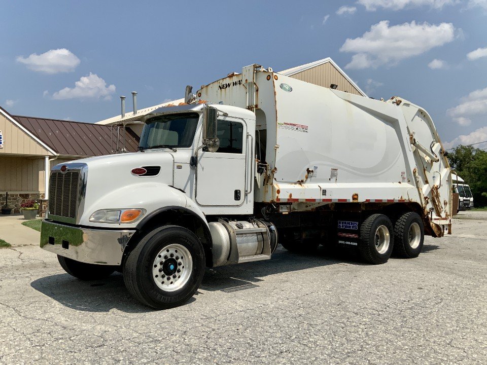 2015 Peterbilt 348 New Way Magnum 25 yd. 