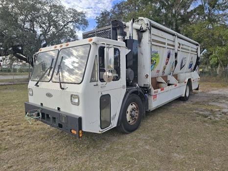 2013 CRAE CCC RECYCLING TRUCK