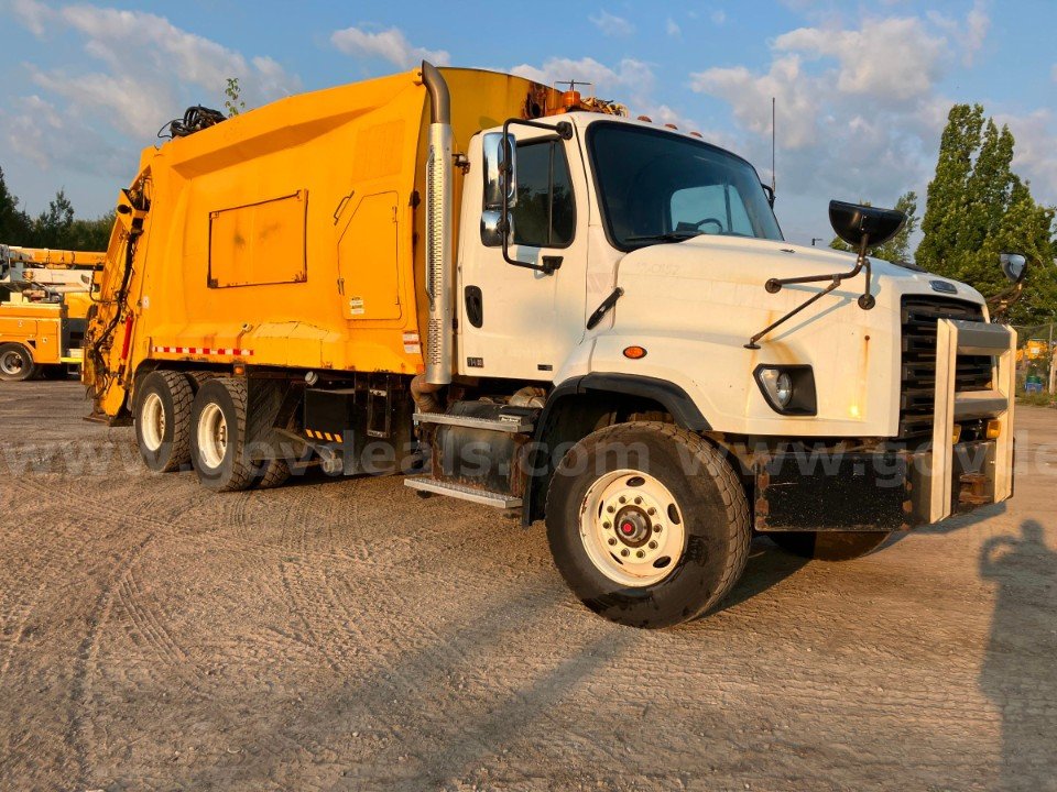 2013 Freightliner 114SD