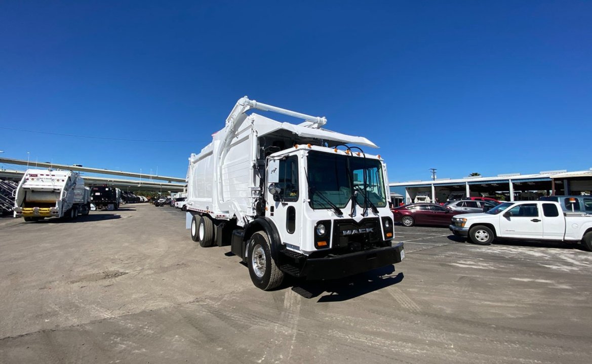 2013 Mack MRU613 - 40yd Heil Front Loader Garbage Truck