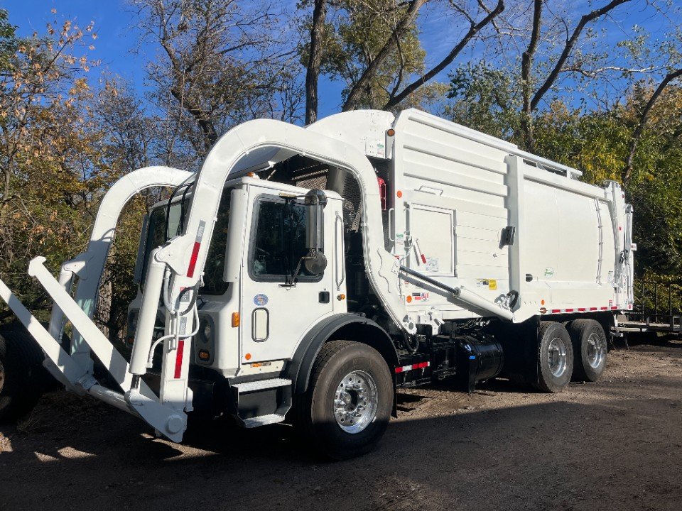 (2) 2018  MACK FRONTLOADERS MRU613