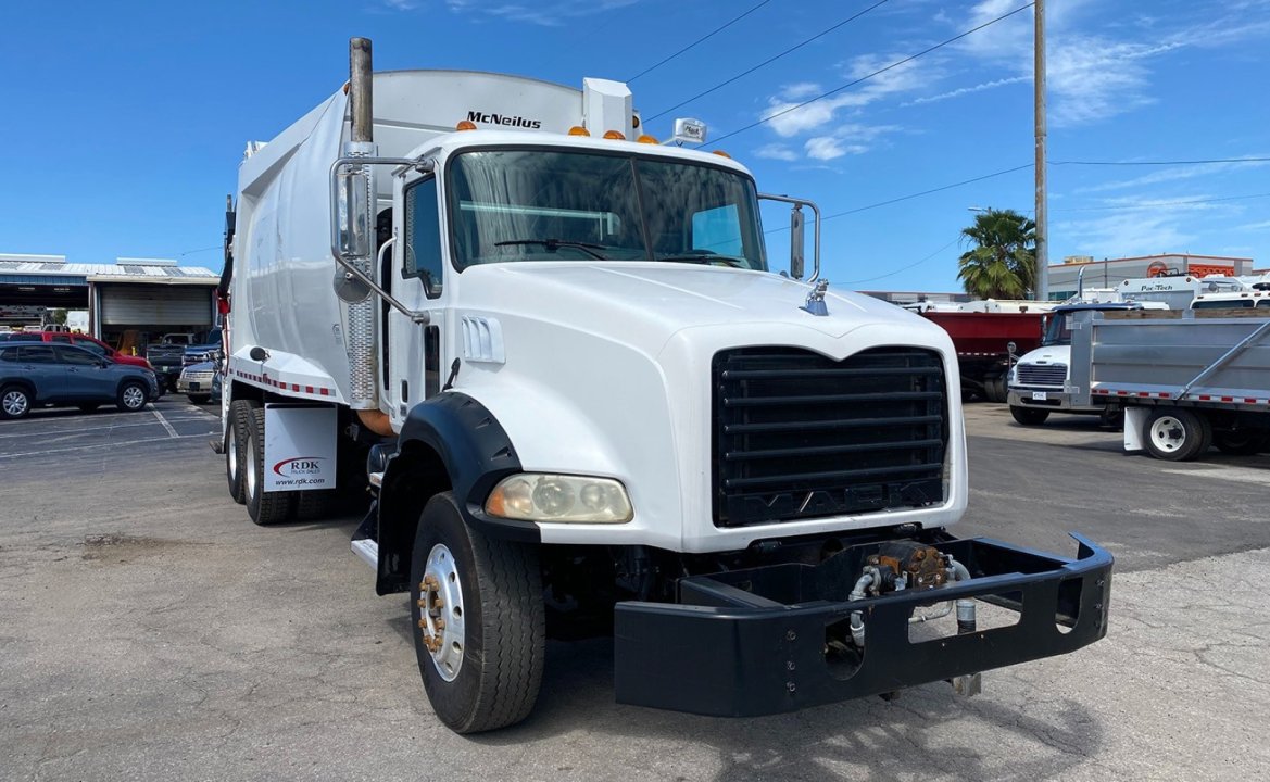 2010 Mack GU813 - 25 yd. McNeilus Rear Loader Garbage Truck