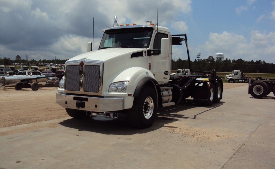 2025 Kenworth T880 - 60000 lb Pac Mac Roll Off Truck