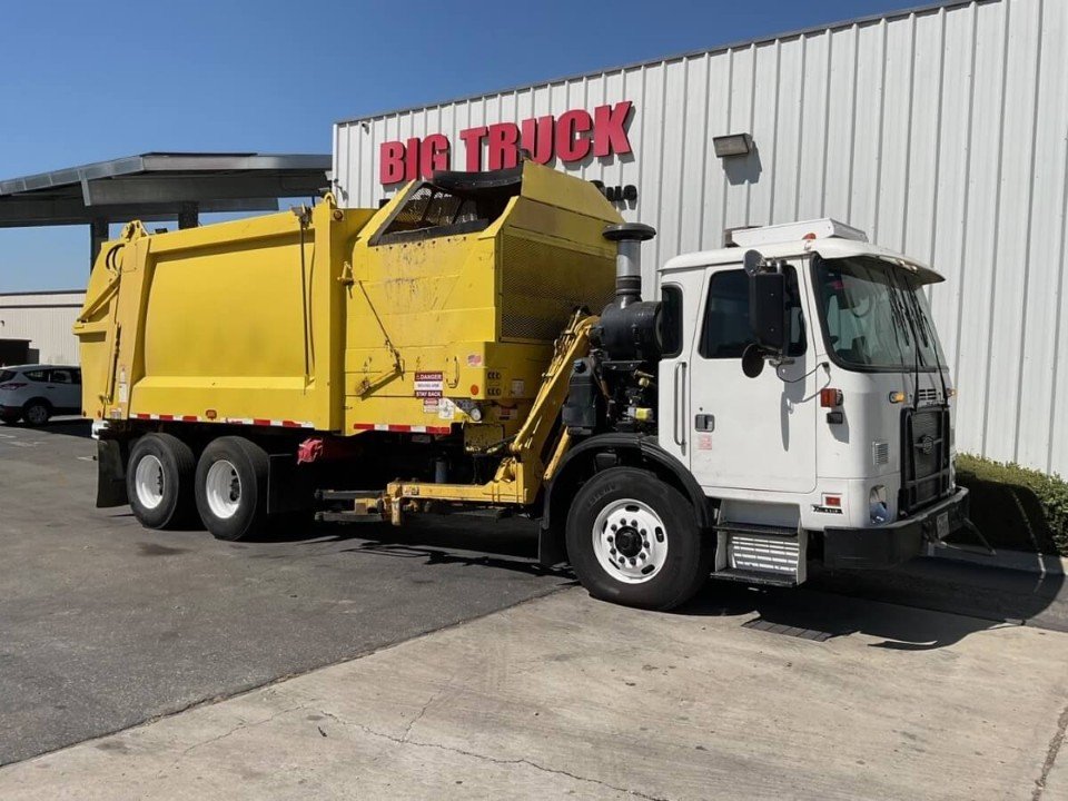 2016 Autocar Xpeditor Heil 28YD Side Loader Garbage Truck