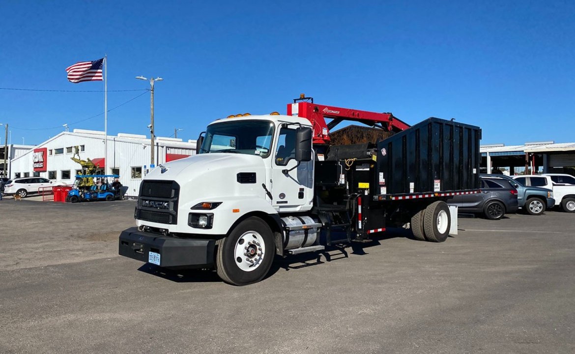 2024 Mack MD7 - 28 Yard Pac Mac Grapple Truck