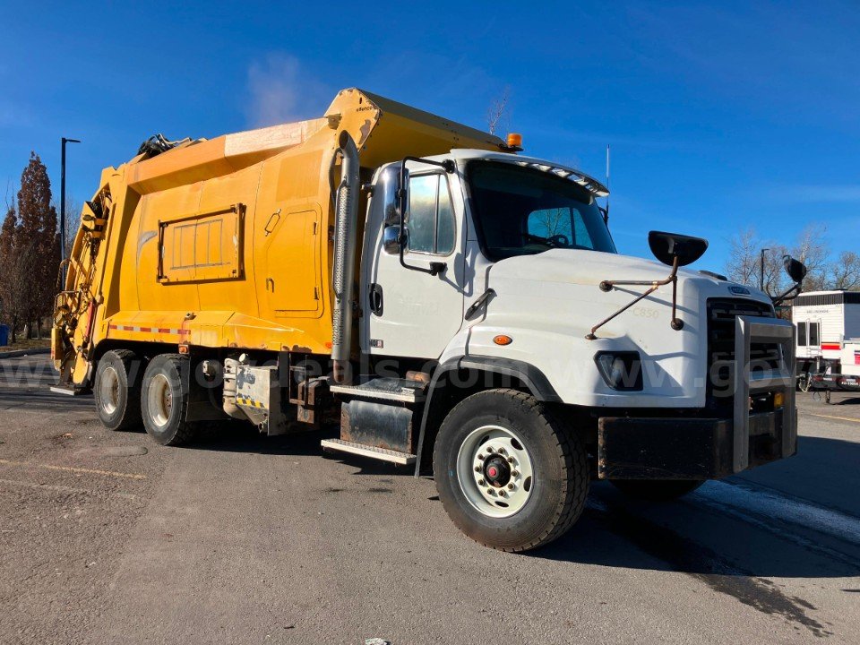 2013 Freightliner 114SD