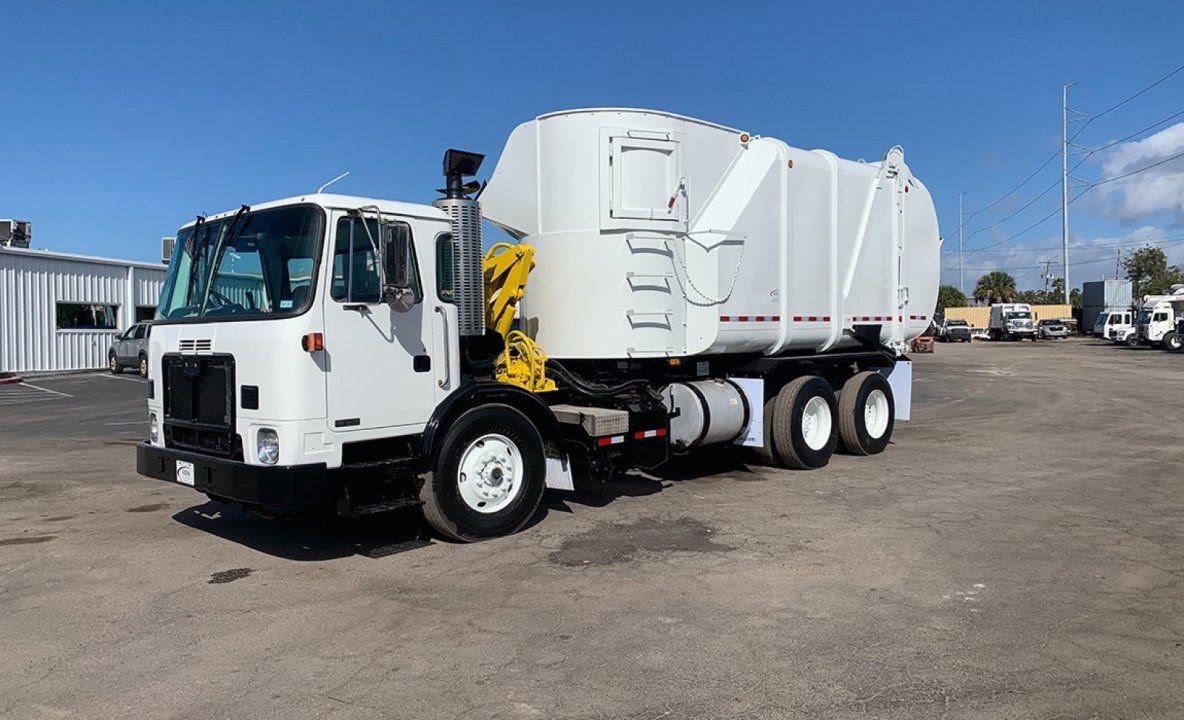 2009 Autocar ACX64 - 30 yd Heil Side Loader Garbage Truck