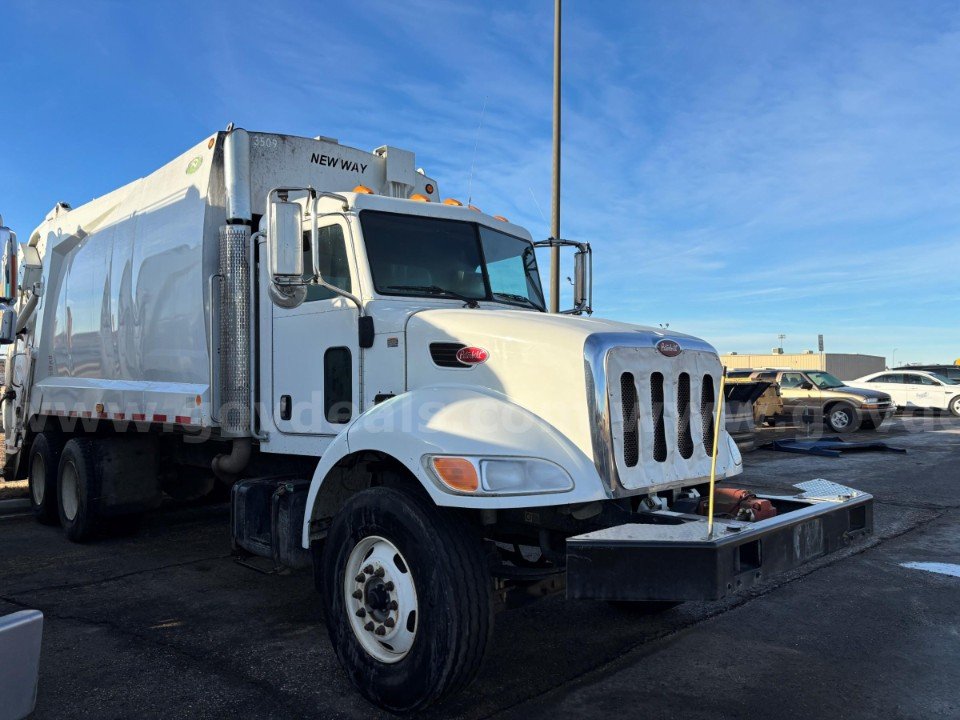 2009 Peterbilt 340 Rear Loading Refuse Truck