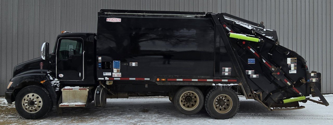 2020 Kenworth T300 with Leach 2RIII