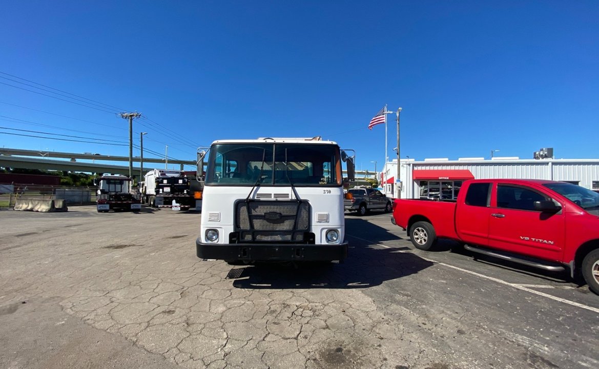 2011 Autocar ACX64 - 28 yard Heil Side Loader Garbage Truck