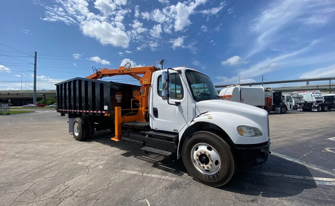 2013 Freightliner M2 - 28 yard Petersen Grapple Truck