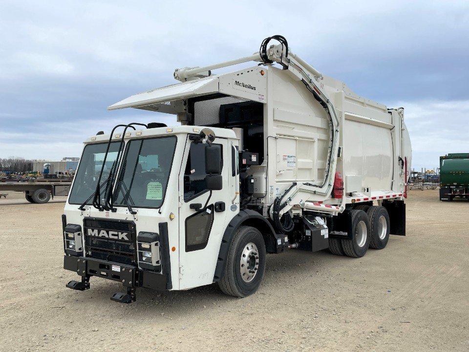 2020 Mack LR64 40 yd. McNeilus Front Loader Garbage Truck