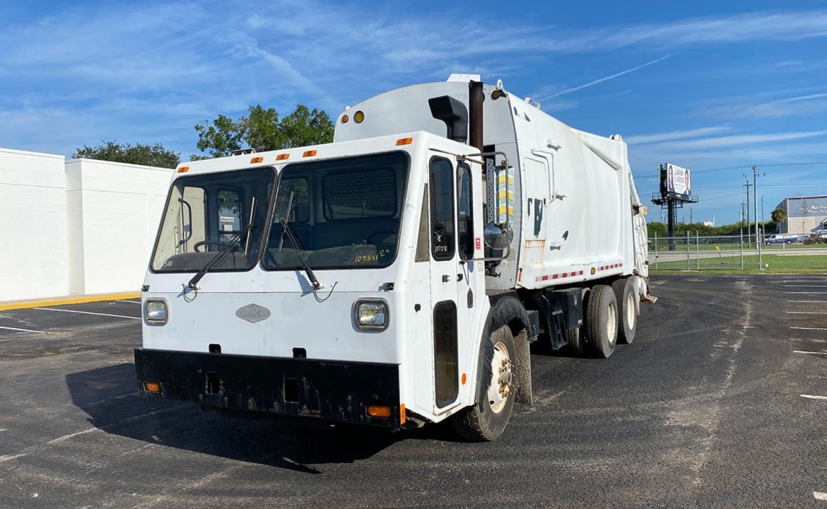 2007 CCC LET2 - 25 yard Loadmaster Excel Rear Loader Garbage Truck