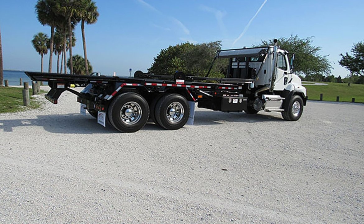 2025 Freightliner 114SD - 60,000 lb Pac Mac Roll Off Truck