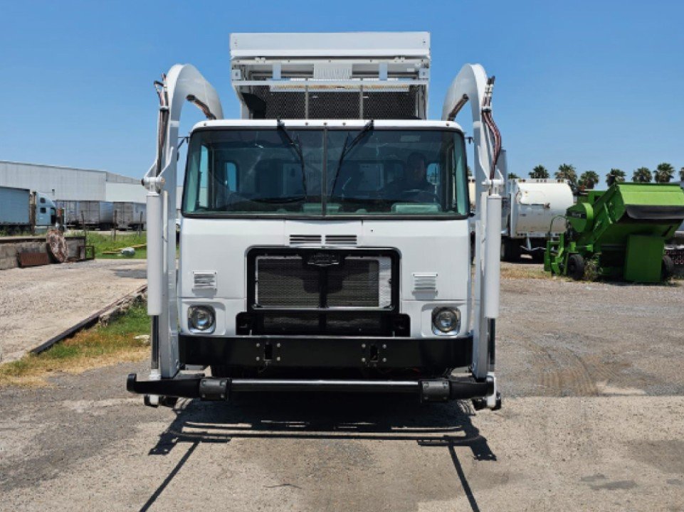 2010 Autocar Xpeditor / McNeilus 30 Yds