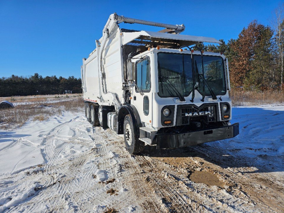 2018 Mack mru613 Heil halfpack