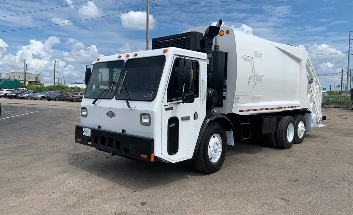 2013 CCC LET2 - 25 yd Loadmaster Rear Loader Garbage Truck