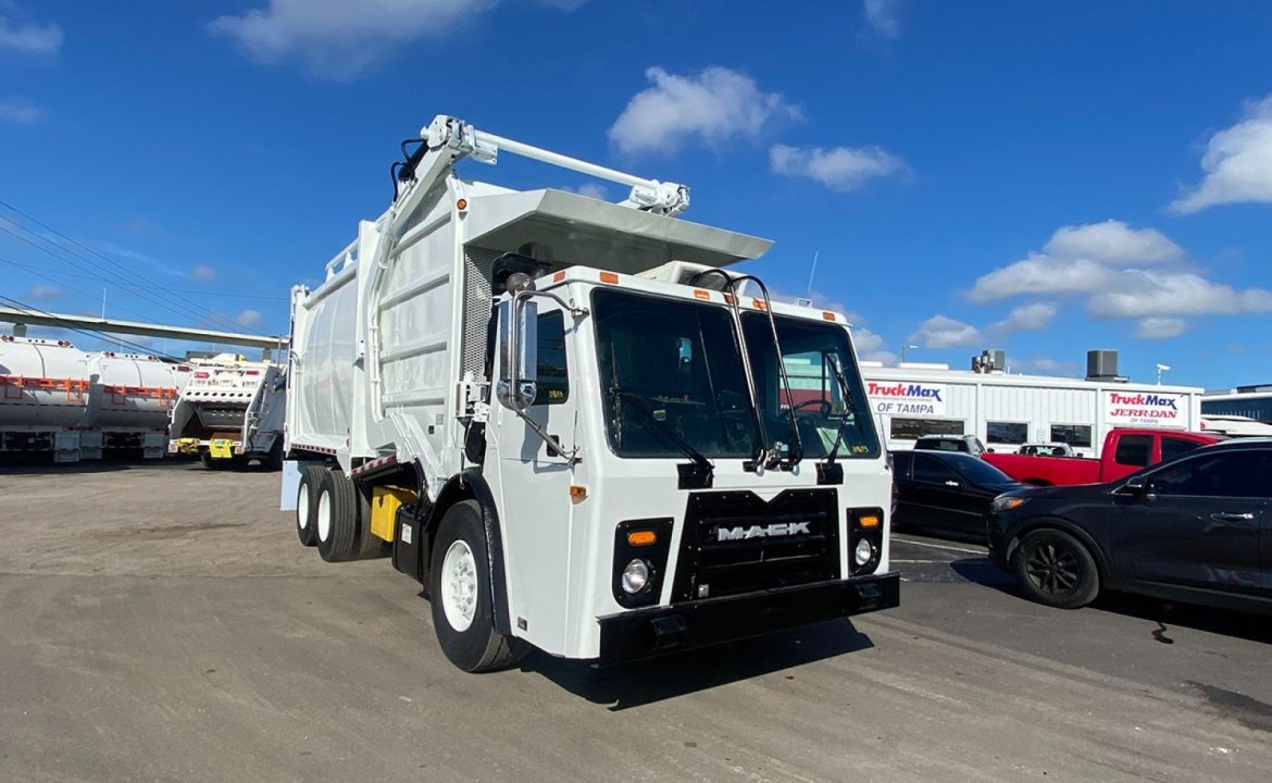 2014 Mack LEU613 - 40 yard EZ-Pack Front Loader Garbage Truck