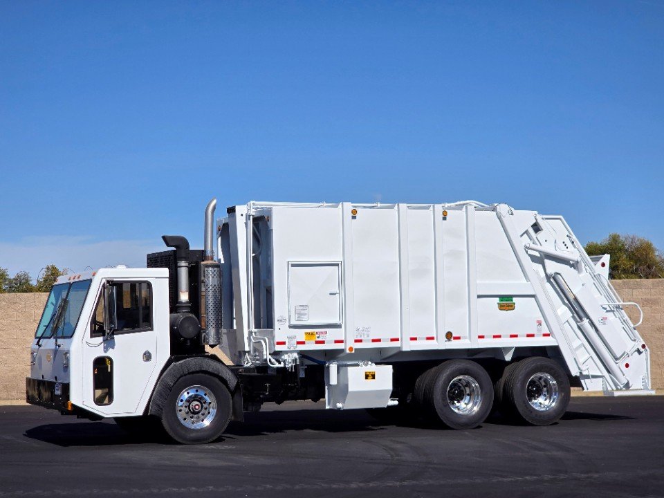 2008 CCC LET Low Entry Pak-Mor Rear Loader Garbage Truck