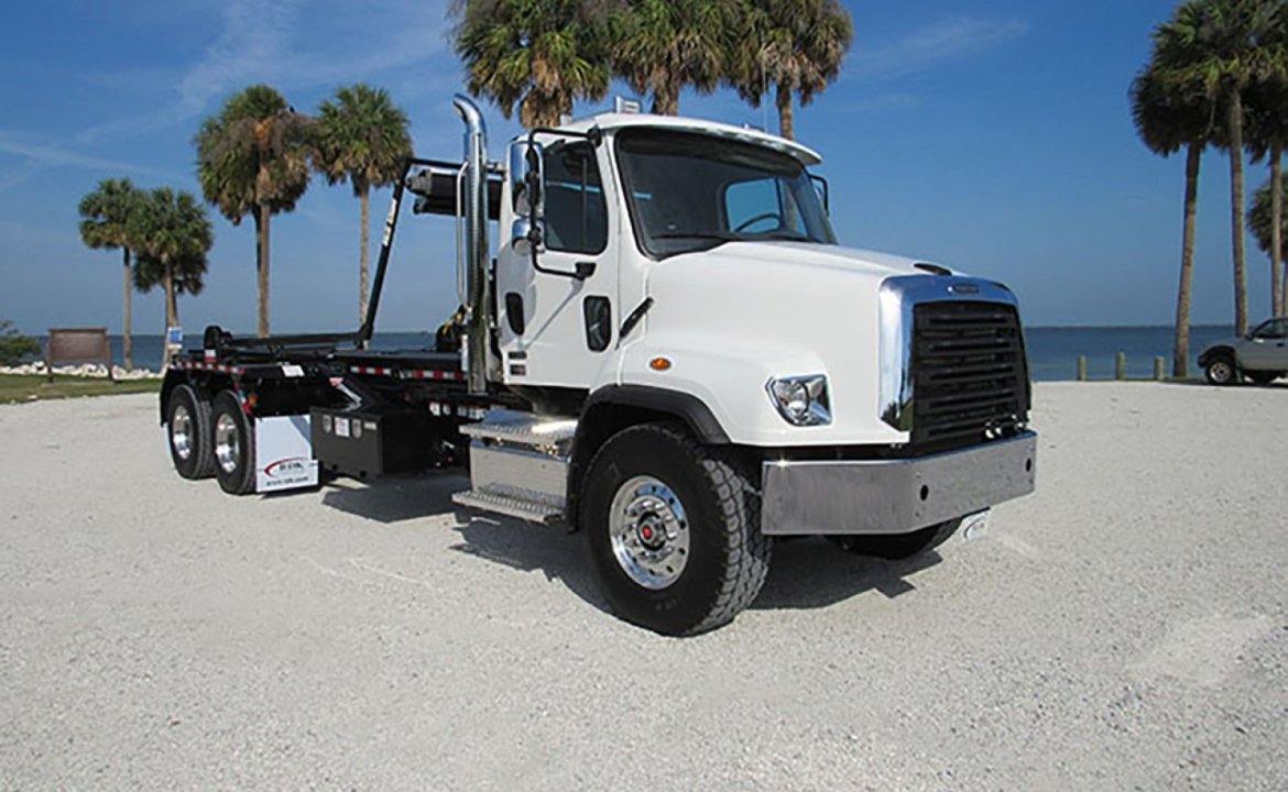 2025 Freightliner 114SD - 60,000 lb Pac Mac Roll Off Truck