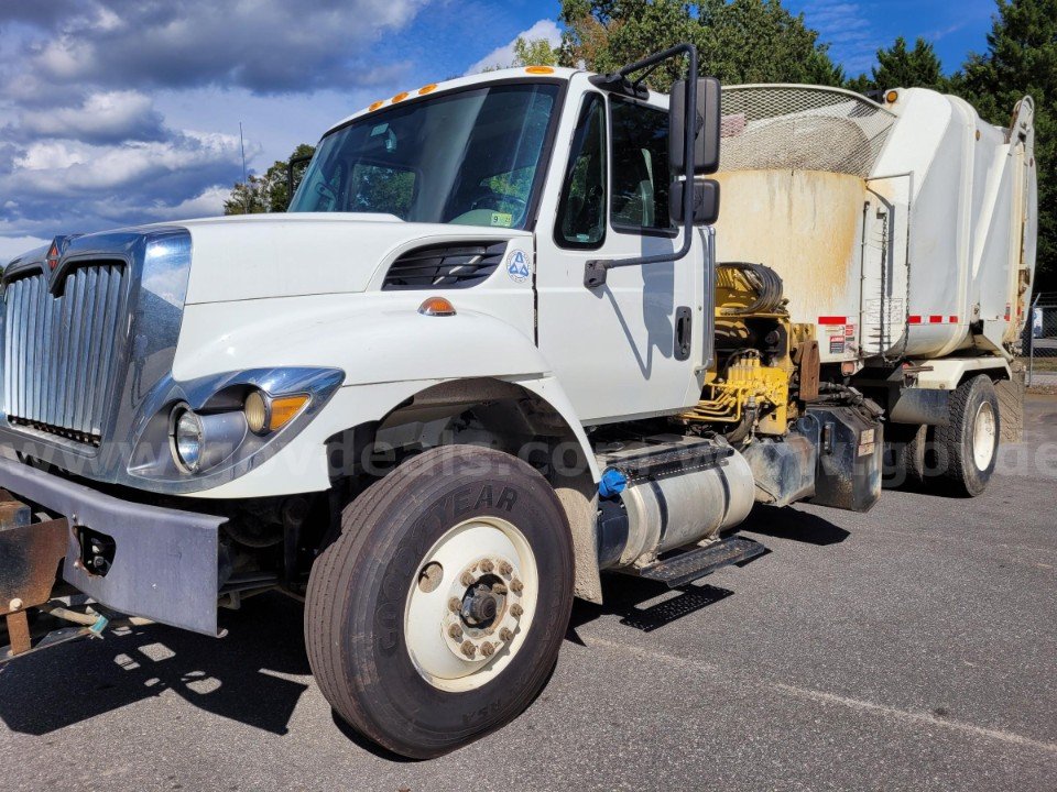 2016 International 7400 Heil Side Load Automated Refuse Truck