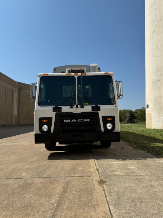 2013 Mack LEU 32 Yard Rear Loader