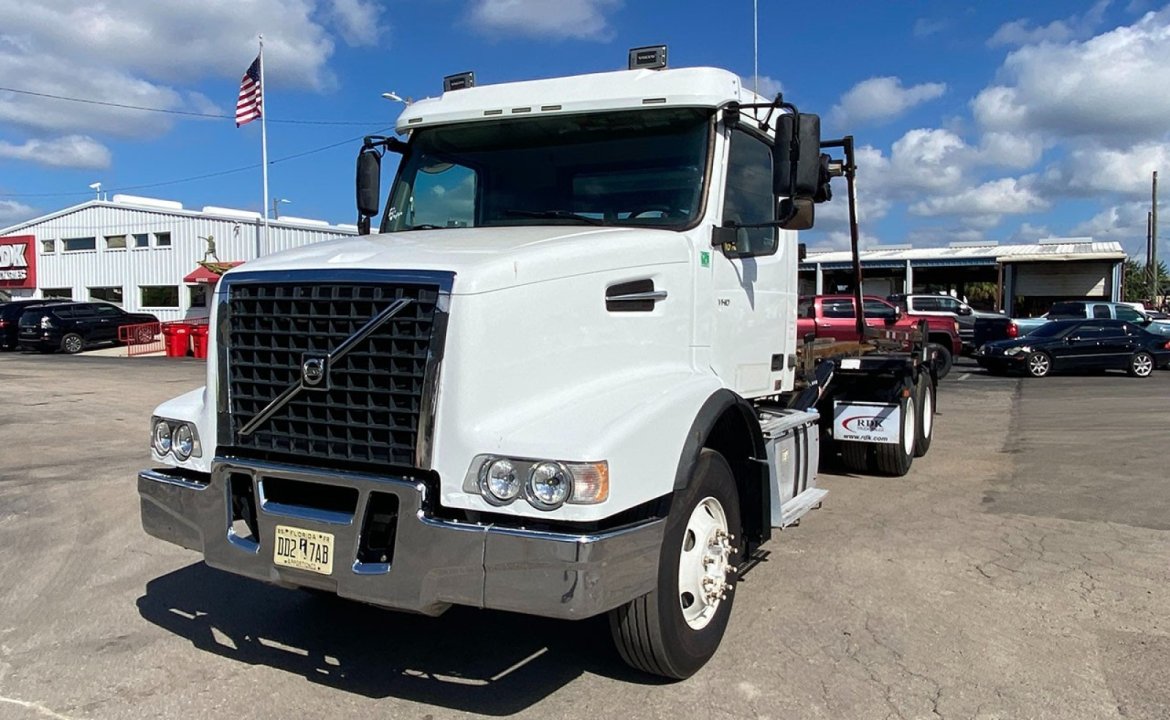 2020 Volvo VHD64 - 60,000 LB Pac Mac Roll Off Truck