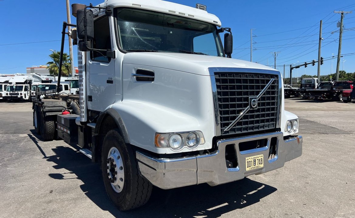 2019 Volvo VHD64 - 60,000 lb Galfab Roll Off Truck