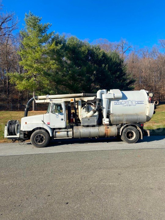 2000 Volvo Jet Vac Truck  