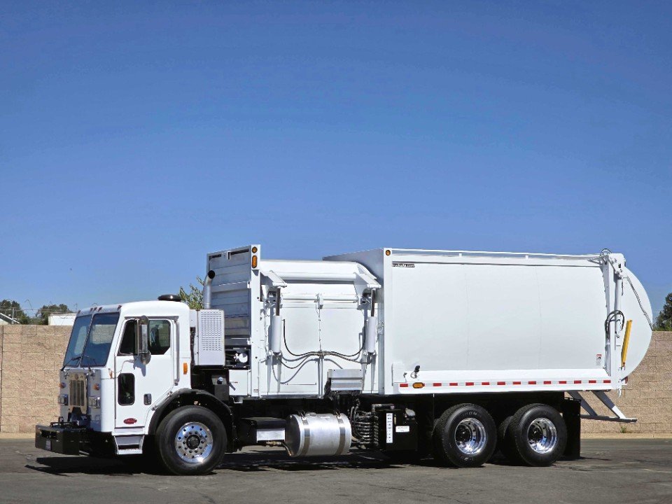 2014 Peterbilt 31 Yard Kann Commercial Side Load Garbage Truck