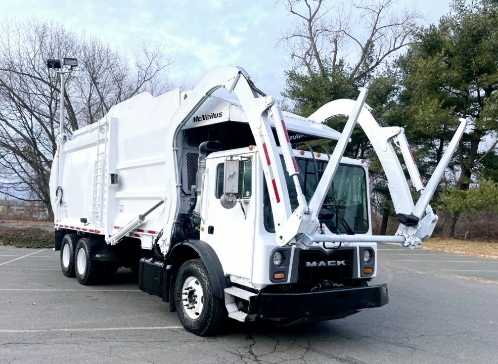 2012 Mack MRU613 McNeilus Atlantic 40yd Front Load (Engine Deleted)