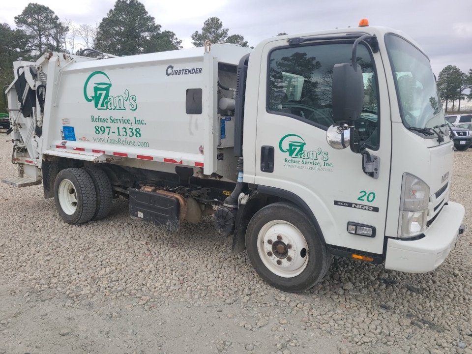 2019 Isuzu 8 yard curbtender