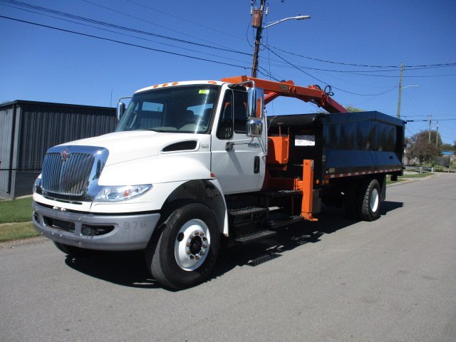 2014 International 4300 Petersen TL3 Lightning Loader