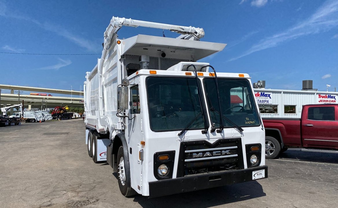 2015 Mack LEU613 - 40 yd Heil Front Loader Garbage Truck