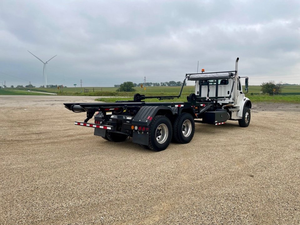 2025 FREIGHTLINER M2 PLUS GALBREATH U5-OR-174 ROLLOFF TRUCK $194,900