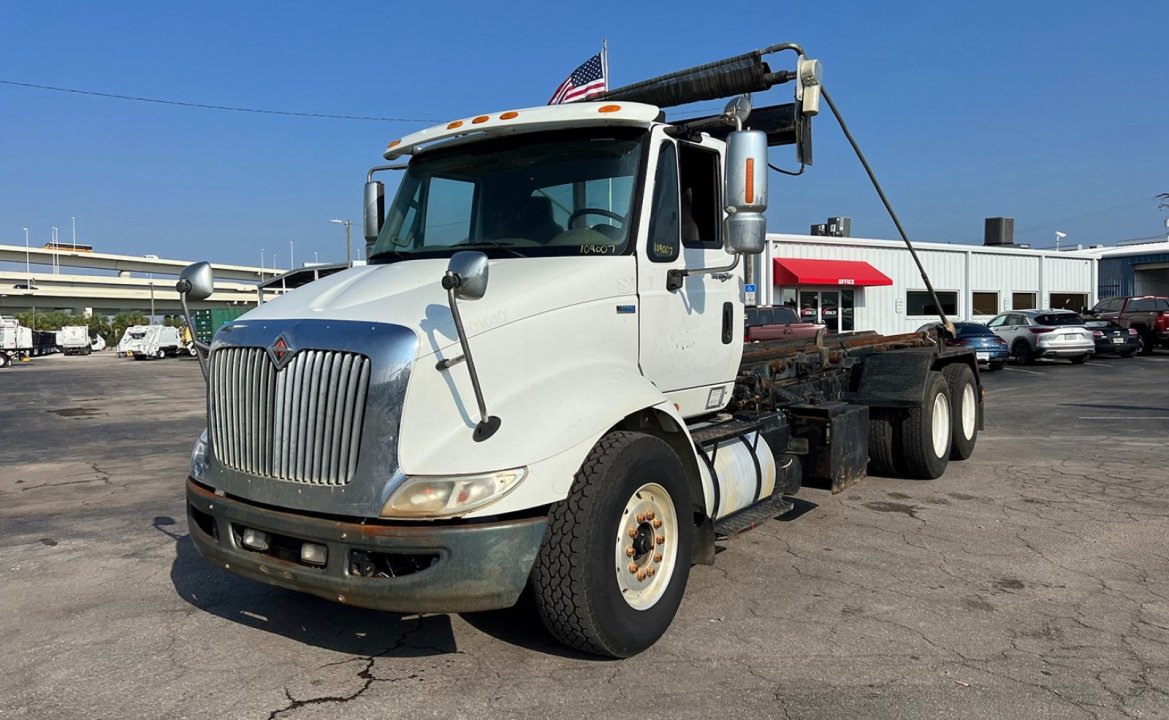 2011 International 8600 - 60,000 lb. Galbreath Roll-off Truck