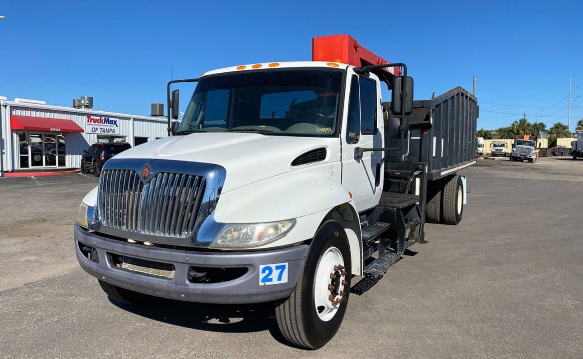 2017 International 4300SBA - 24 Yard Pac Mac Grapple Truck