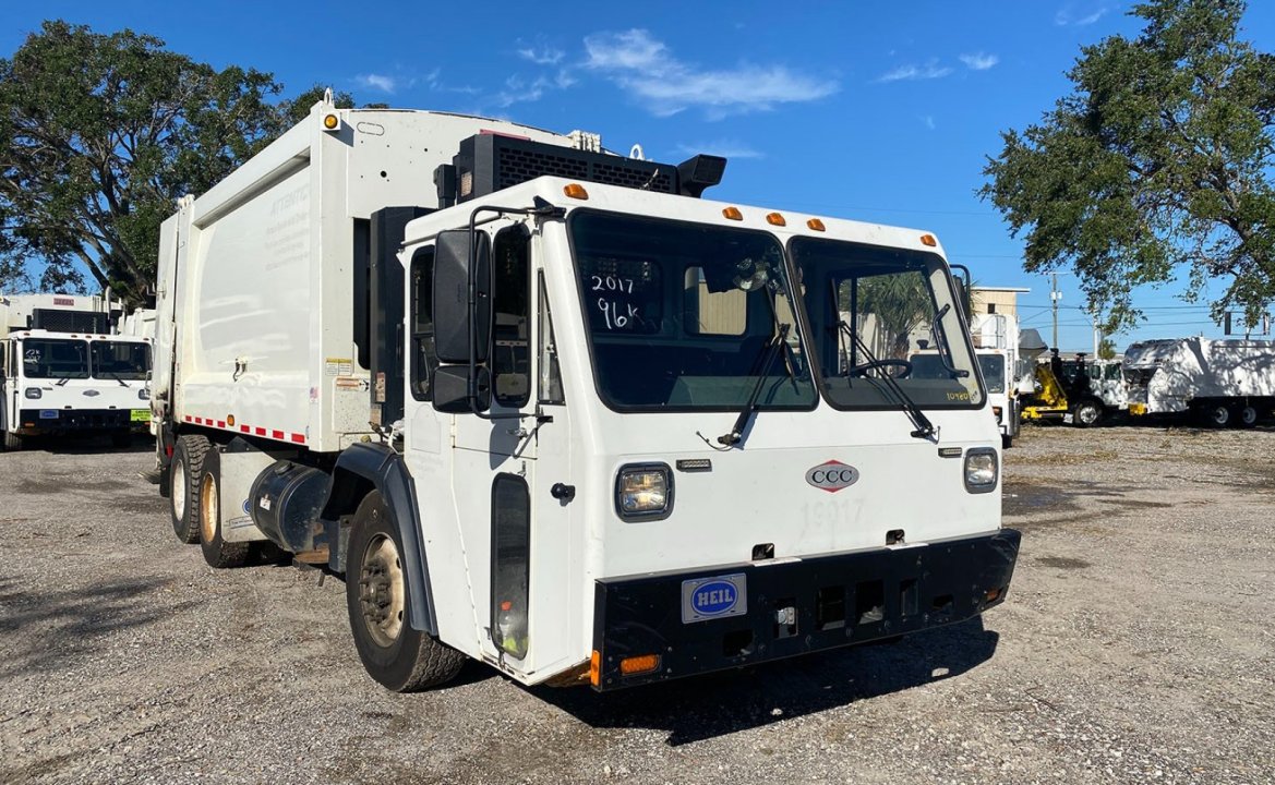 2017 CCC LET2 - 25 Yard Heil Dura Pack 5000 rear Loader Garbage Truck