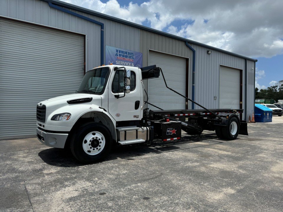 2024 Freightliner M2-106 Galbreath U3-OR-174 30,000 lbs. 