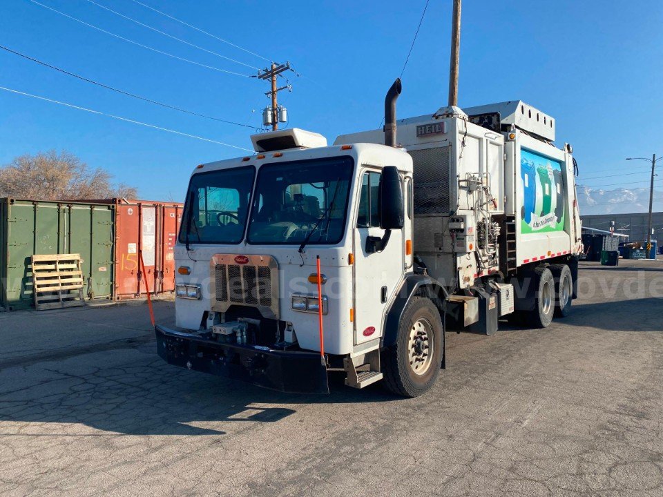 2015 Peterbilt Side Load Garbage Truck