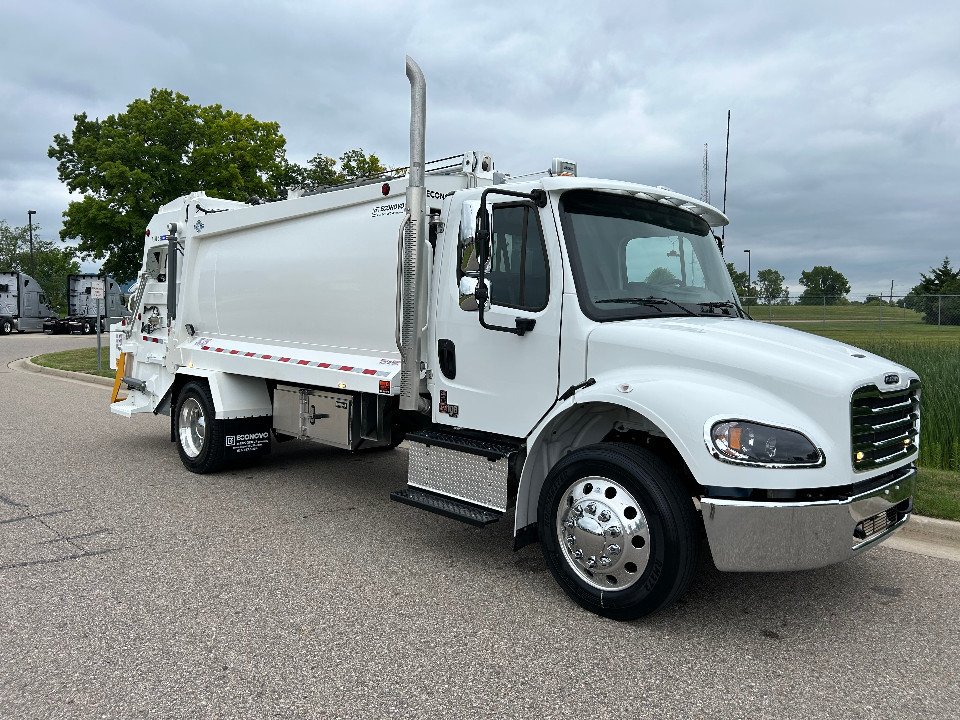 2024 Freightliner Under CDL with 13 Yard Rear Load
